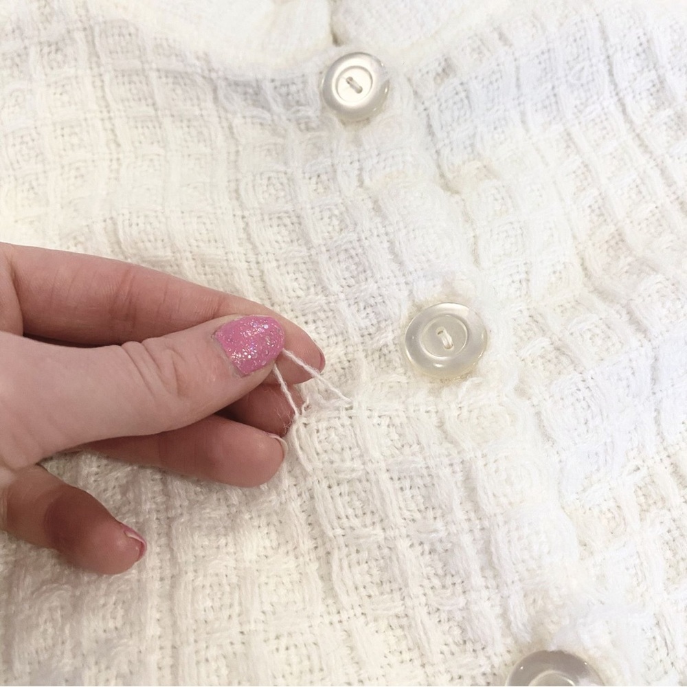 Vintage White Knit Poncho Cape Wedding Fringe Boho Bohemian Hippie Button Up - Picture 6 of 12